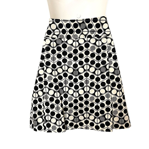 NWOT LizGolf Black Cream Geometric Pattern Cotton Stretch Skort (10) - Picture 5 of 13